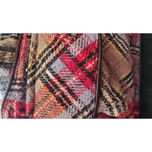 VERA BRADLEY LARGE PLAID SHOULDER BAG - RETIRED PATTERN - Picture 2 of 11